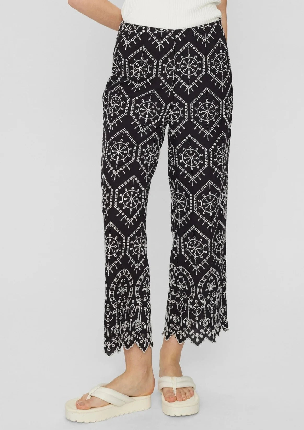 Nuevelyn Cropped Pants