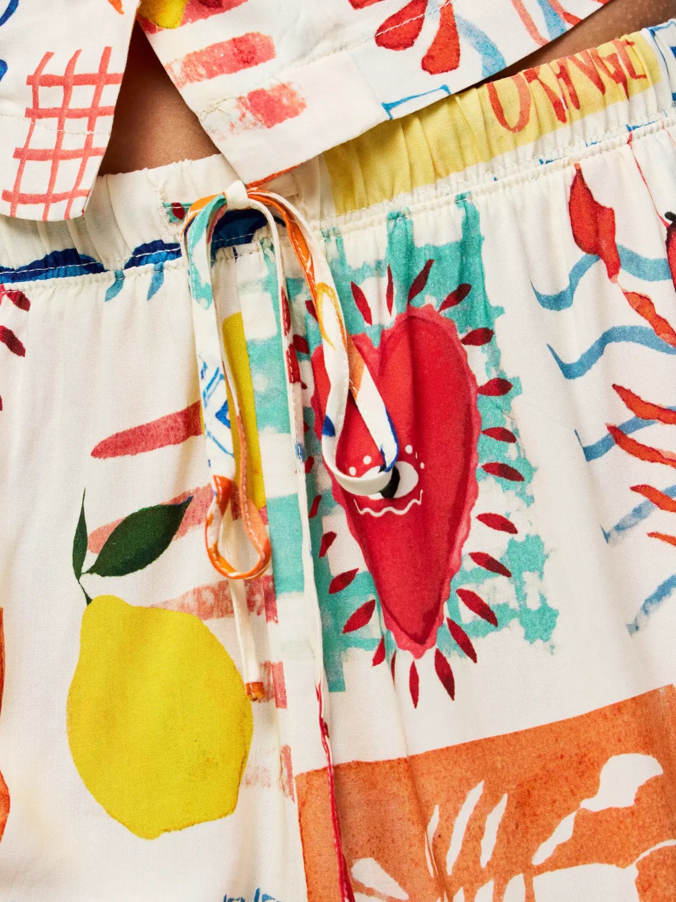 PCKlarisa Shorts- Eggnog/Heart Print