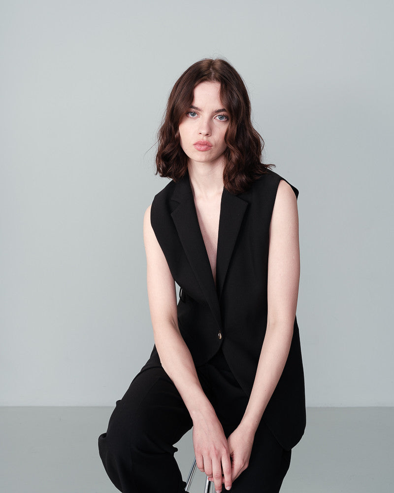 Nommy Sleeveless Blazer
