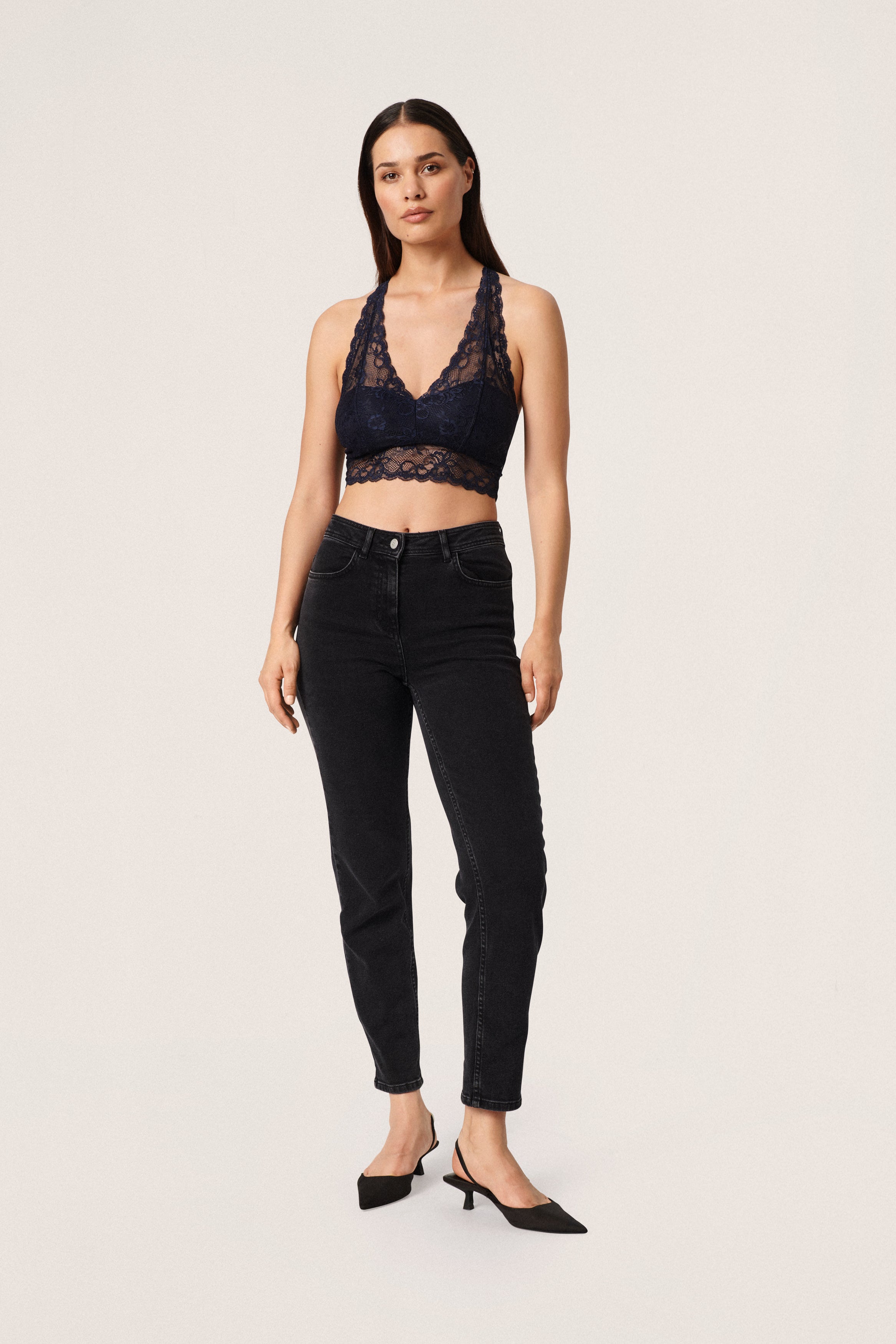 Bralette negro con discount blusa